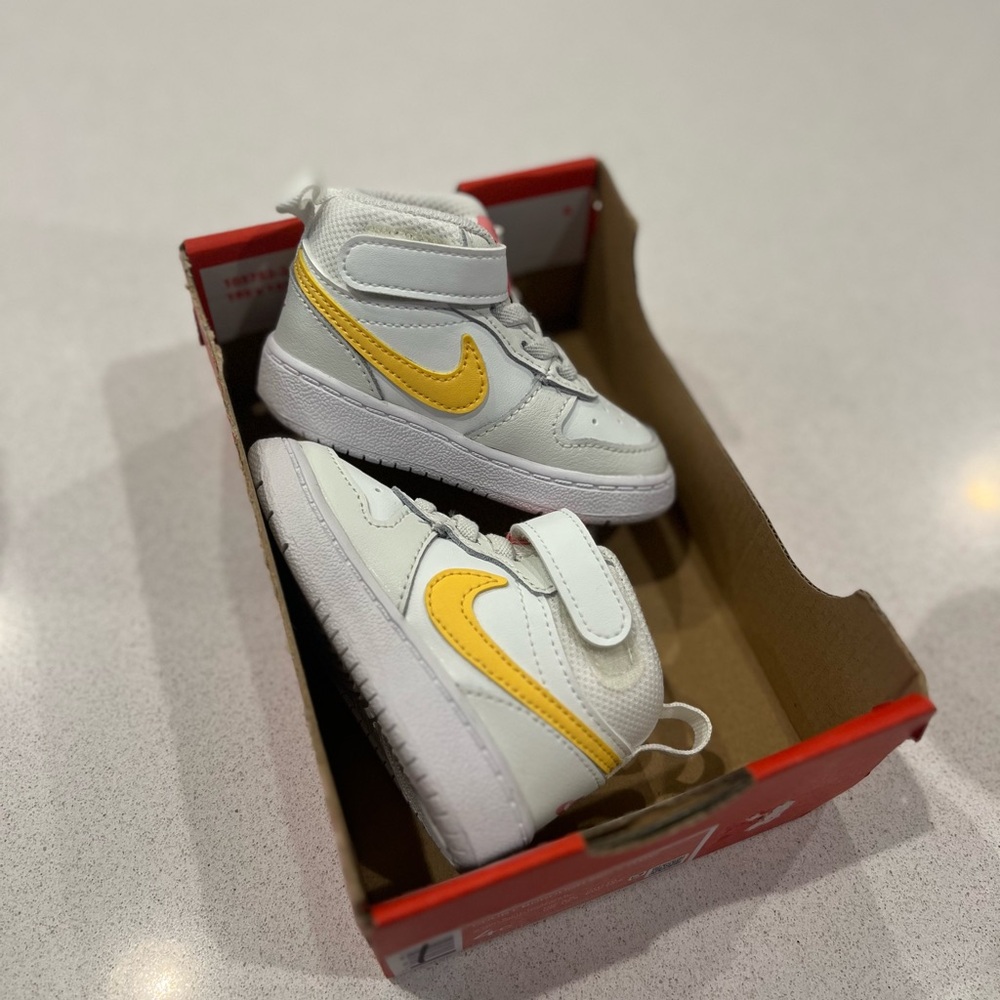 NIKE 4C Sneakers